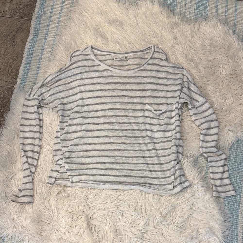 Abercrombie & Fitch Gray Striped Long Sleeve Lightweight sweater